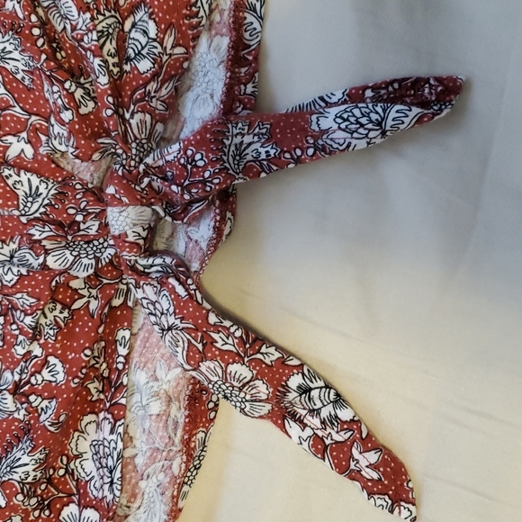 LOFT slightly cropped tie waist floral tee, Medium - Picture 3 of 3